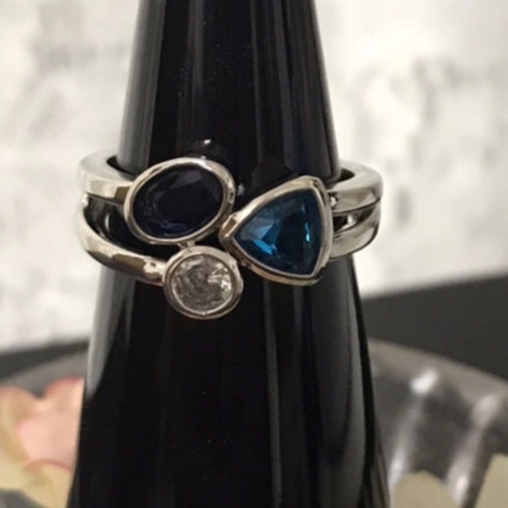Sterling Crystal Abstract Ring. - Picture 5 of 6